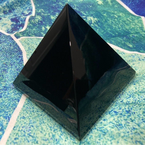 Black crystal pyramid and points - Picture 4 of 9
